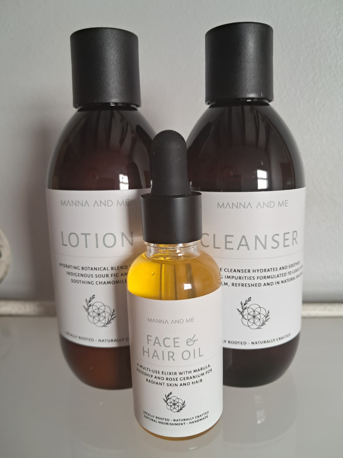 Manna and Me concentrated Face & Hair Oil dropper bottle, restorative South African botanical blend.